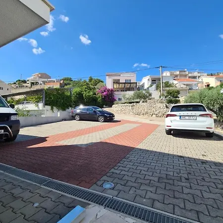 Mediteraneo Apartment *