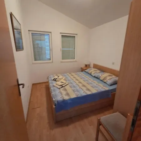 Mediteraneo Apartman *